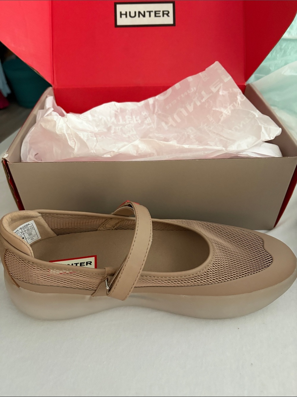 ✨ New With Box: Hunter Mire Mary Jane Slip-in Sneakers in tan – Women’s Size 8 ✨